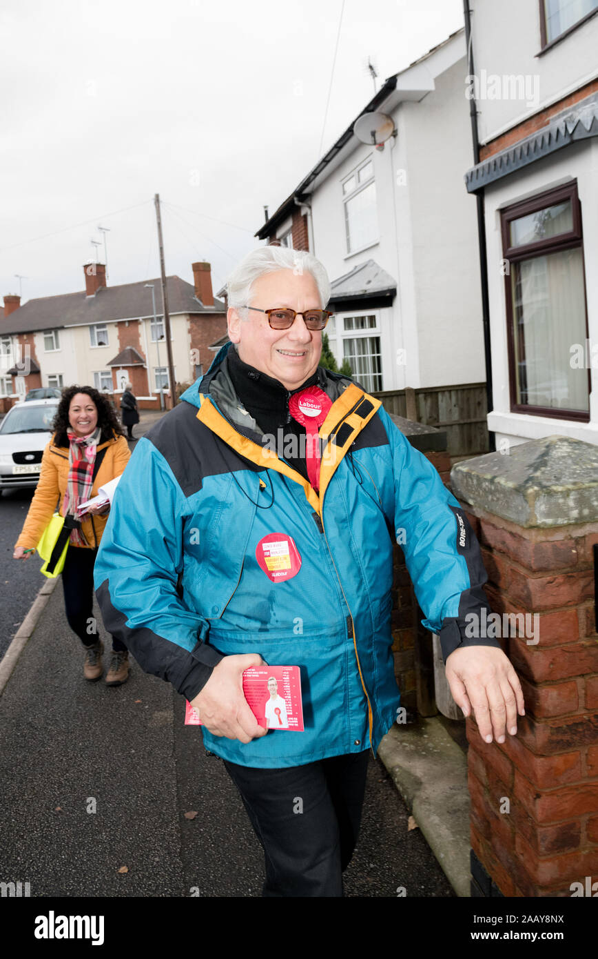 Mansfield, Nottinghamshire,  UK. 24th. November, 2019. Jonathan Lansman, N.E.C. member door knocking and leafleting in support for Sonya Ward the P.P.C. for the Labour Party in Mansfield, Nottinghamshire. This Parliamentary seat won by Ben Bradley for the Conservative Party from Sir Alan Meale (Labour Party) in the 2017 General Election with a small majority of 1,057 is one of the key battle grounds between the two main parties in the 12th. December General Election, especially now that the Brexit Party are not contesting this seat. Credit: Alan Beastall/Alamy Live News Stock Photo