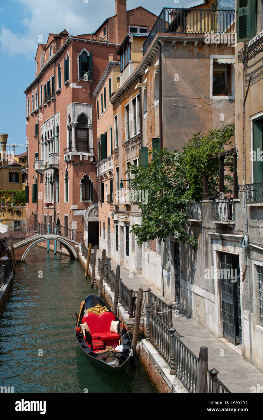 Venice gondola close up hi-res stock photography and images - Alamy