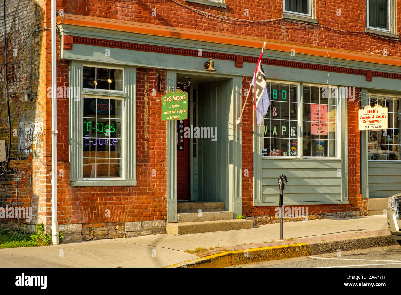 C & S Vapors, 116 West Pitt Street, Bedford, PA Stock Photo