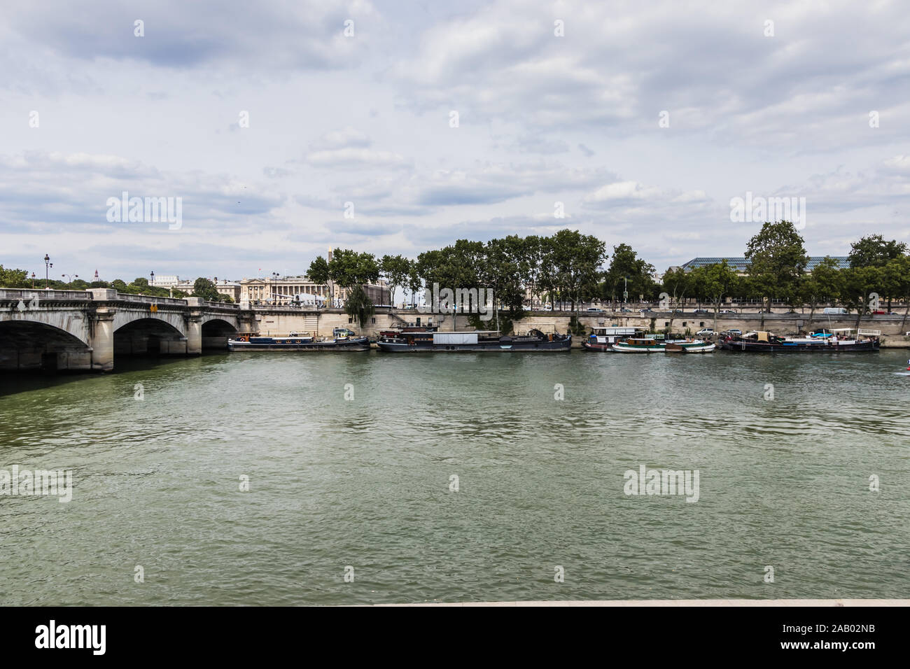 Pont de la Concorde and houseboats on the Seine River, Paris Stock Photo