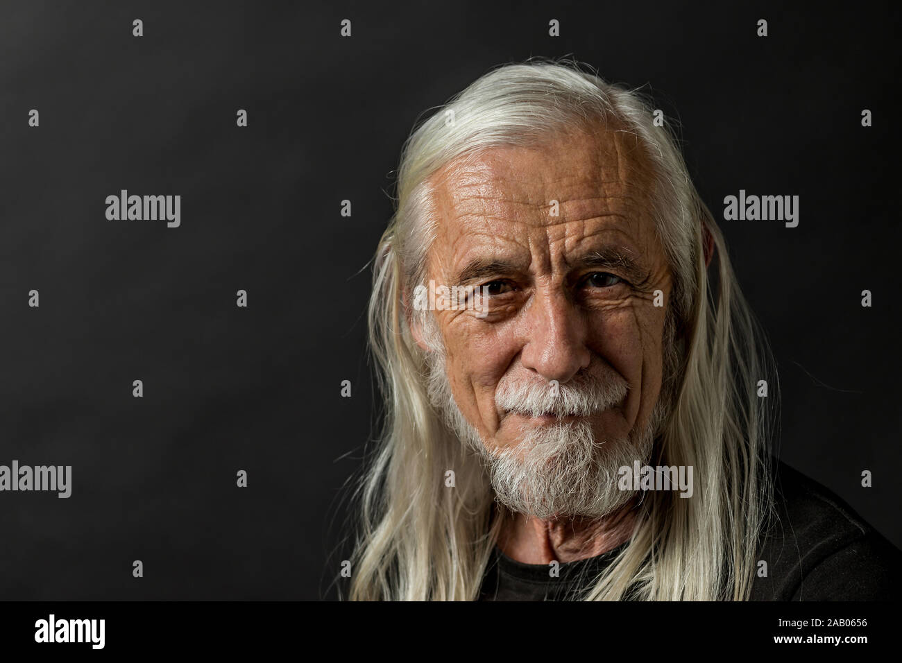 Black and silver hair man hi-res stock photography and images - Alamy