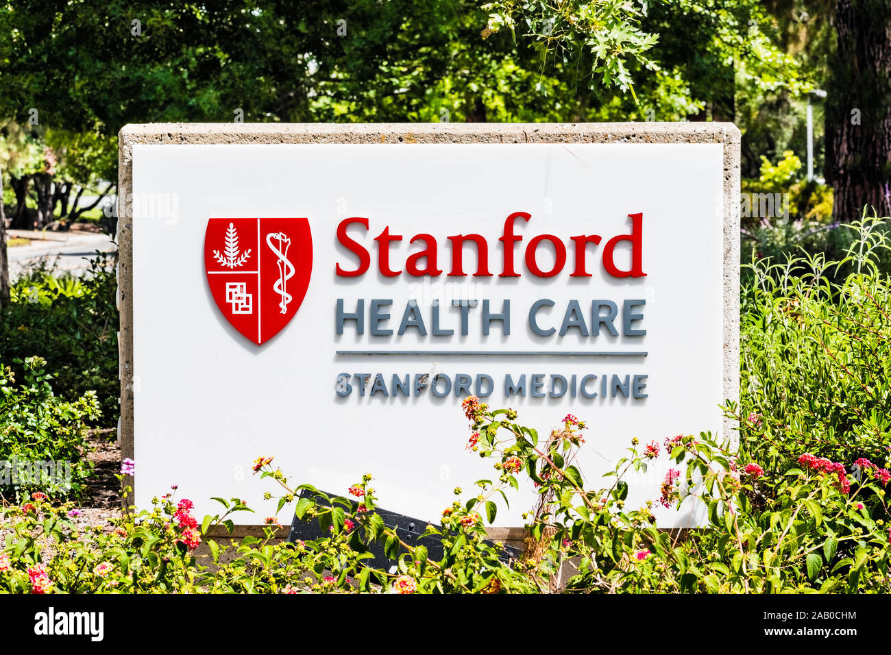 Nov 2, 2019 Redwood City / CA / USA - Stanford Health Care facility; Stanford Health Care comprises a network of medical facilities and doctors locate Stock Photo
