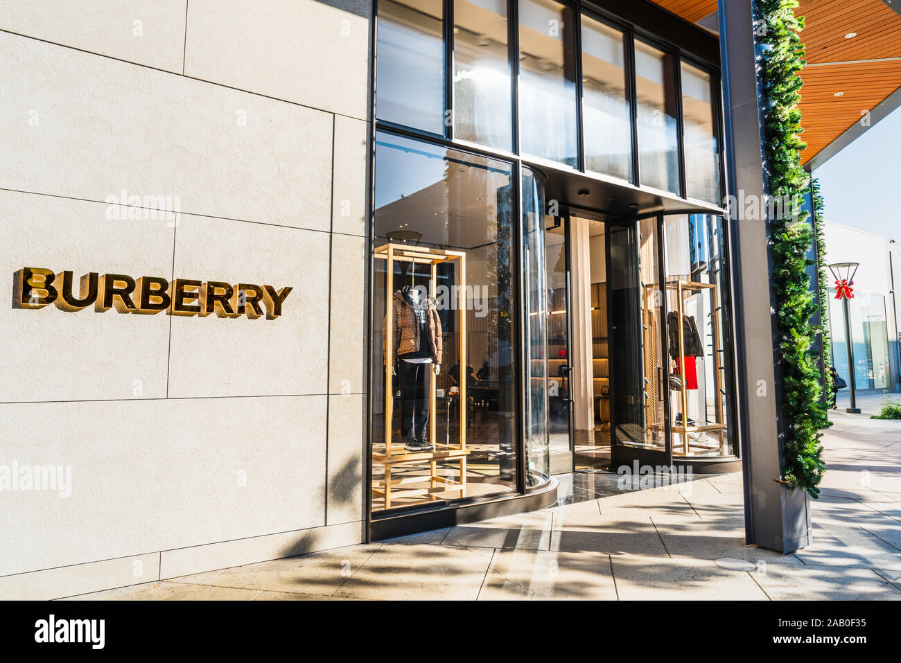 Nov 4, 2019 Palo Alto / CA / USA - Burberry store located in Stanford  Shopping Mall in San Francisco bay area; Burberry Group PLC is a British  luxury Stock Photo - Alamy