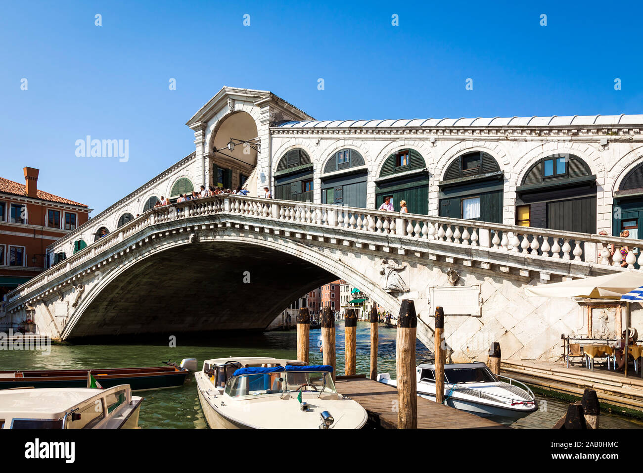 Die schoene Rialto-Bruecke in Venedig, Italien Stock Photo