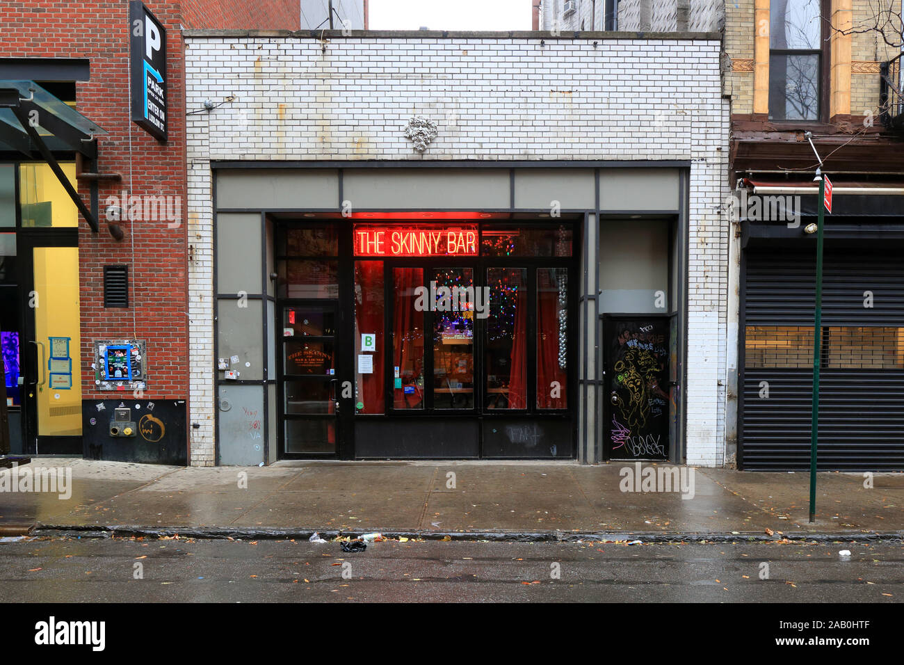 The Skinny Bar and Lounge, 174 Orchard Street, New York, NY. exterior storefront of a local bar in the Lower East Side of Manhattan Stock Photo