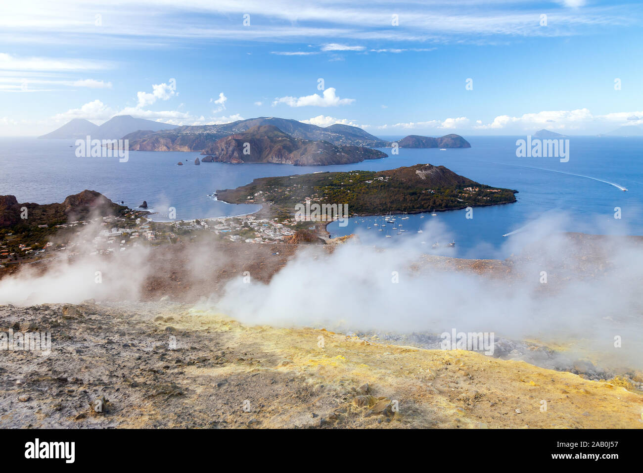 Ein aktiver Vulkan auf den Laparischen Inseln in Italien Stock Photo