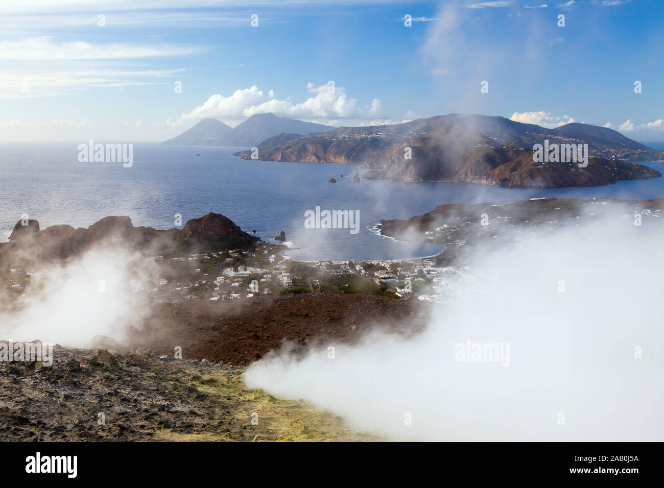 Ein aktiver Vulkan auf den Laparischen Inseln in Italien Stock Photo