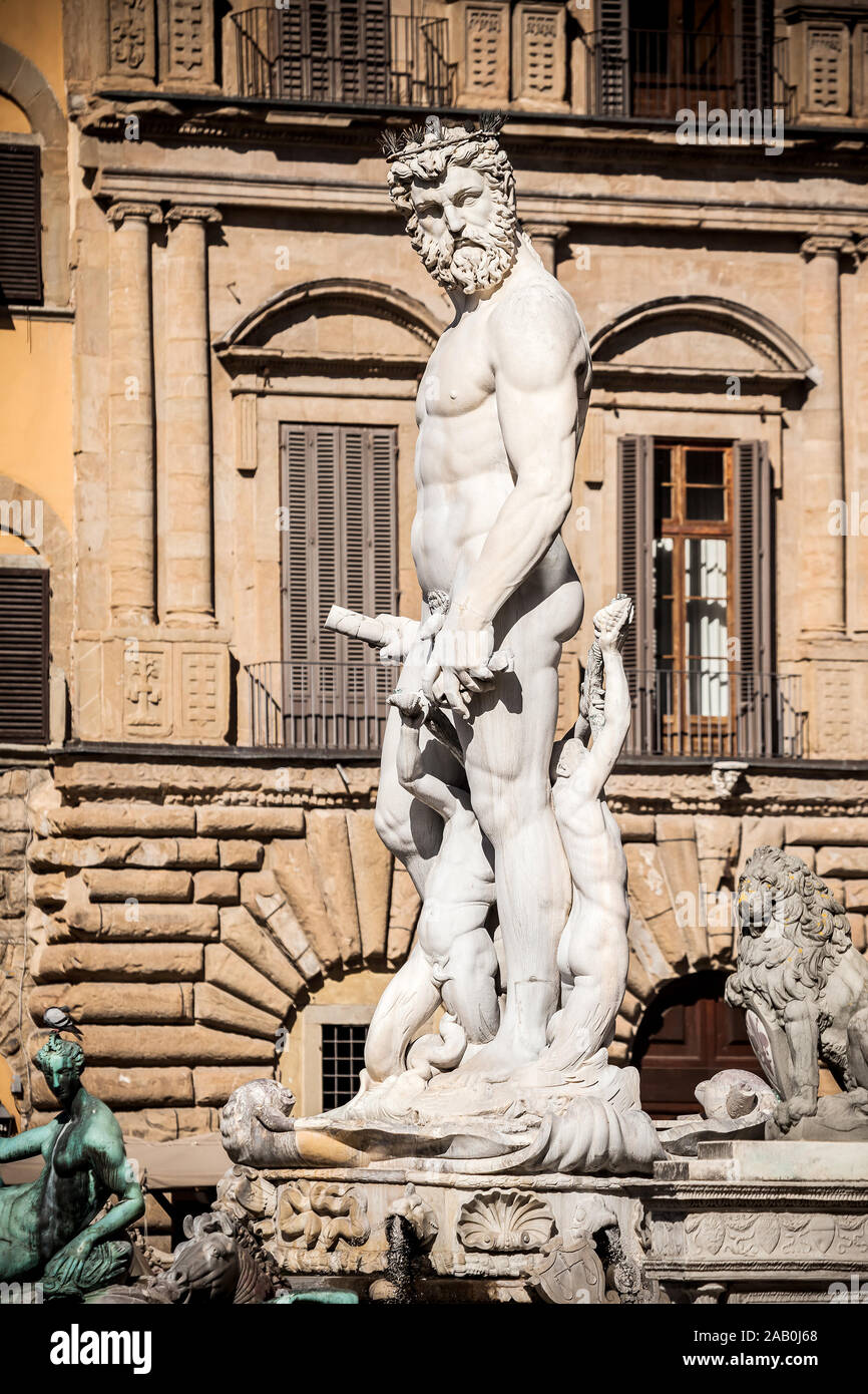 Eine Marmorstatue des Meergottes Neptun in Florenz, Italien Stock Photo