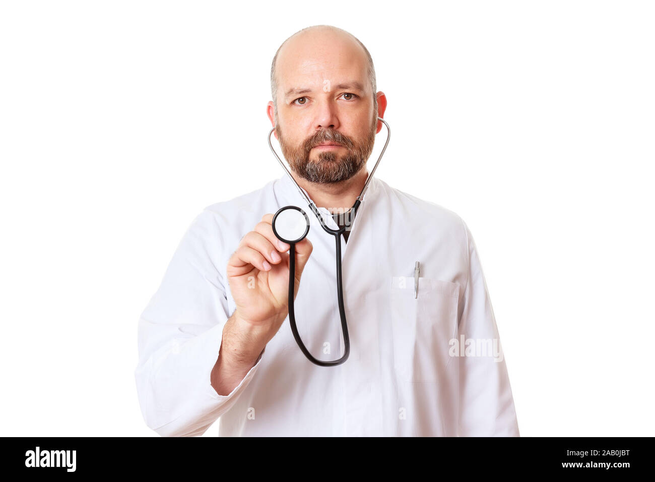 Ein Arzt mit Stethoskop vor weissem Hintergrund Stock Photo