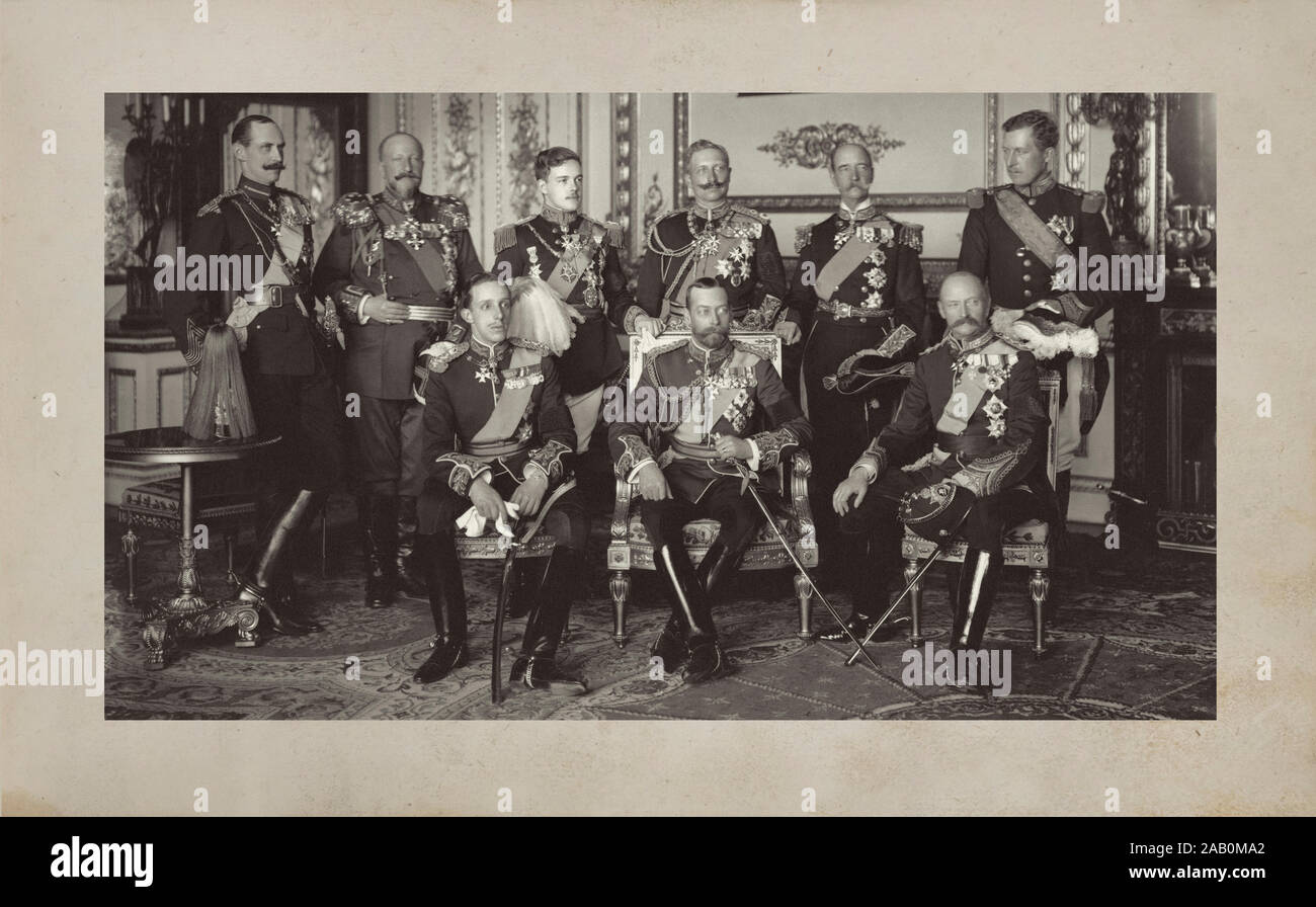 Picture of Nine Sovereigns at Windsor Castle after the funeral of King Edward VII in 1910. Standing, from left to right: King Haakon VII of Norway, Ts Stock Photo