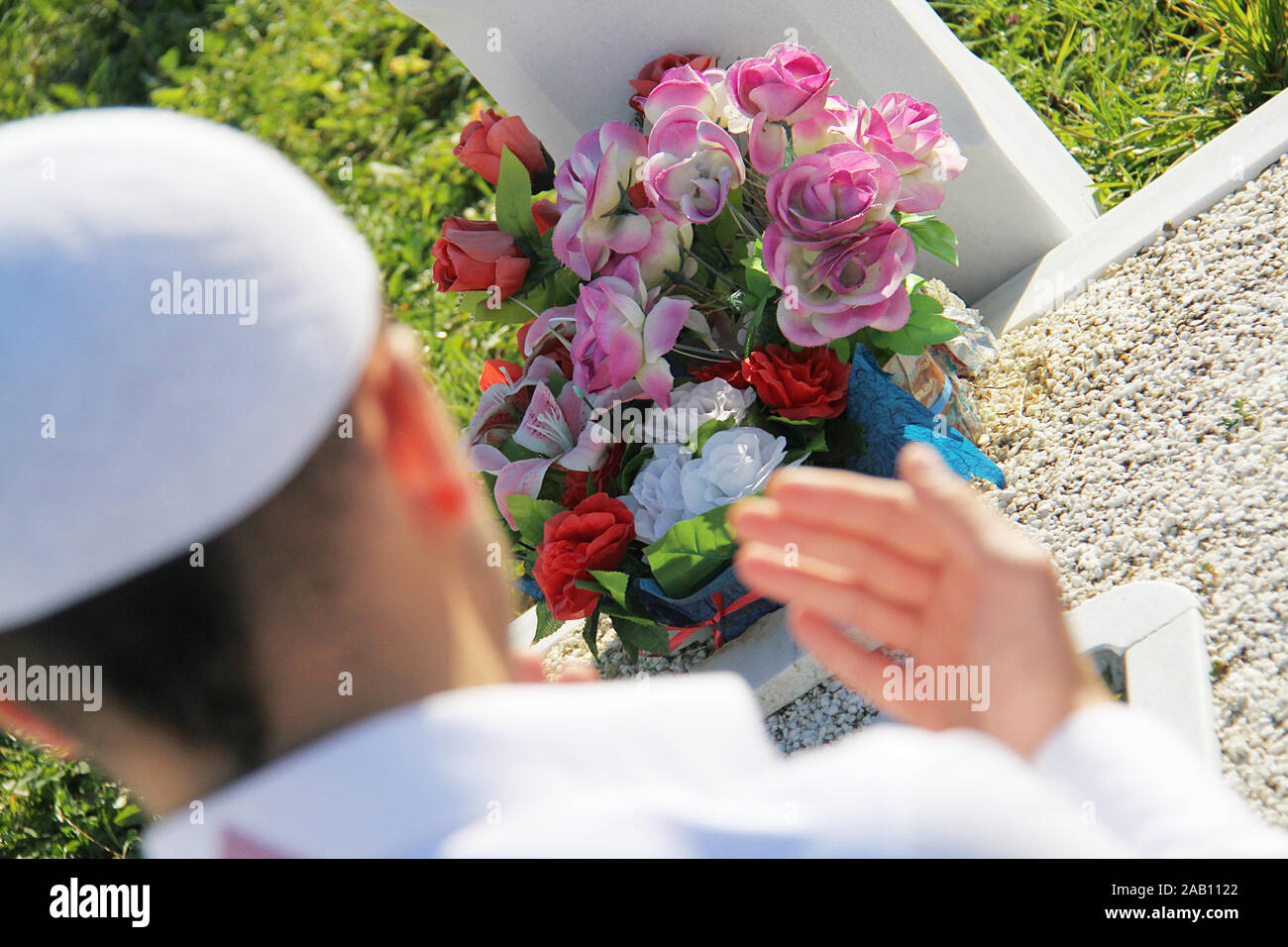 Islamic praying on dead person Stock Photo - Alamy