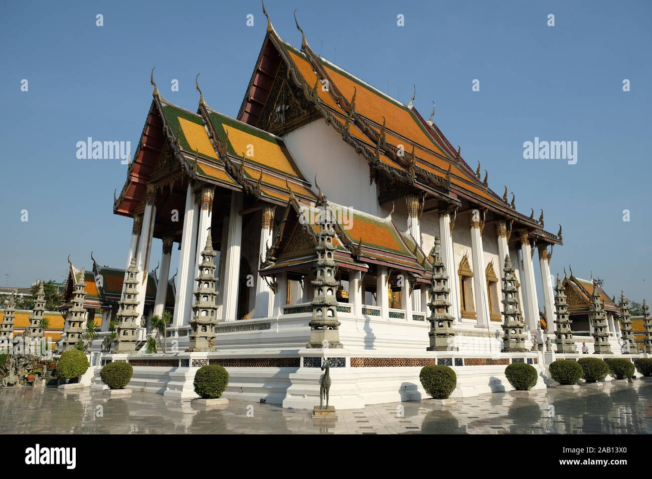 Religious places - Buddhism, Thailand Bangkok Wat Suthat Thepwararam scenic view Stock Photo