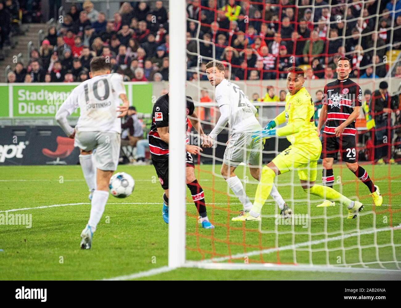 Philippe COUTINHO l. (M) scores the goal for 0: 4 versus goalkeeper Zackary STEFFEN (D), Action, Football 1. Bundesliga, 12.matchday, Fortuna Dusseldorf (D) - FC Bayern Munich (M), on 23/11/2019 in Duesseldorf/Germany, ¬ | usage worldwide Stock Photo