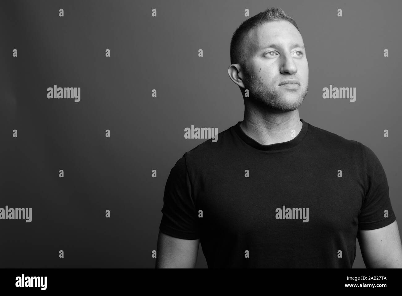 Portrait of muscular man in black and white Stock Photo - Alamy
