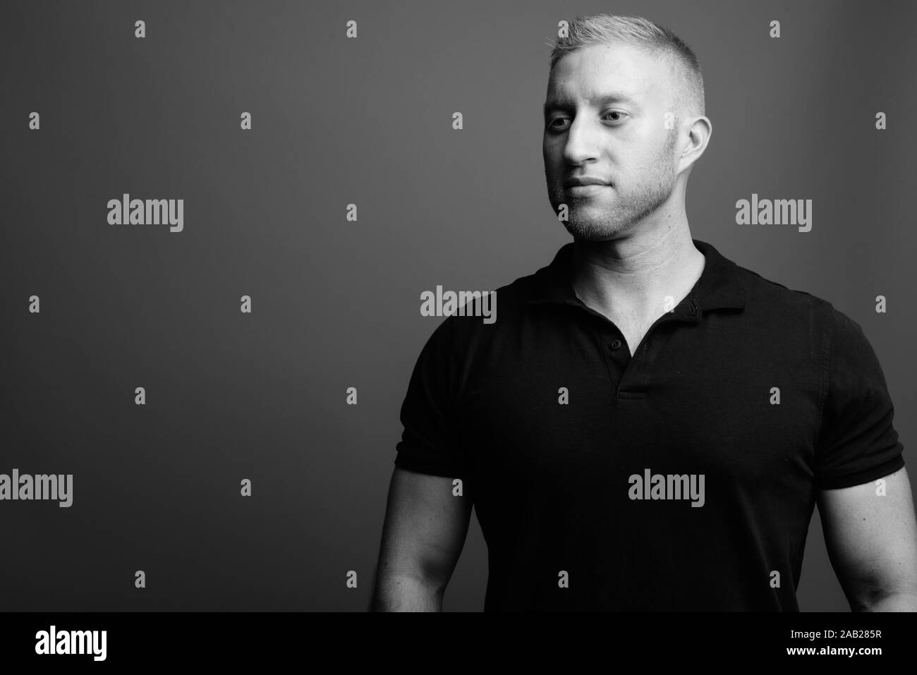 Portrait of muscular man in black and white Stock Photo - Alamy