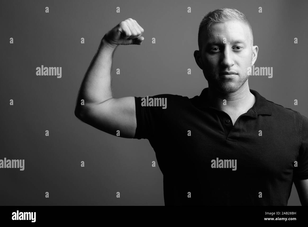 Portrait of muscular man in black and white Stock Photo - Alamy