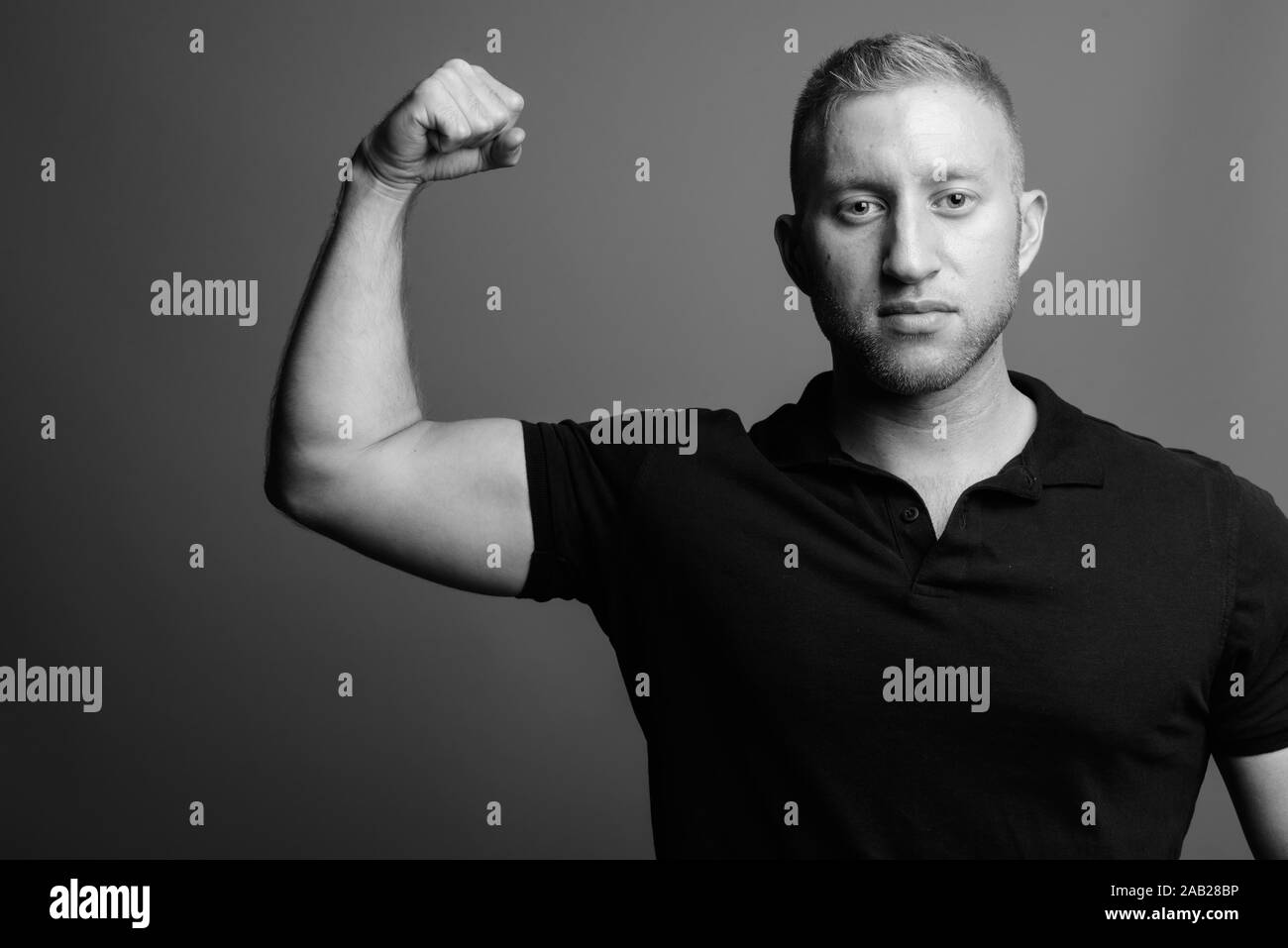 Portrait of muscular man in black and white Stock Photo - Alamy