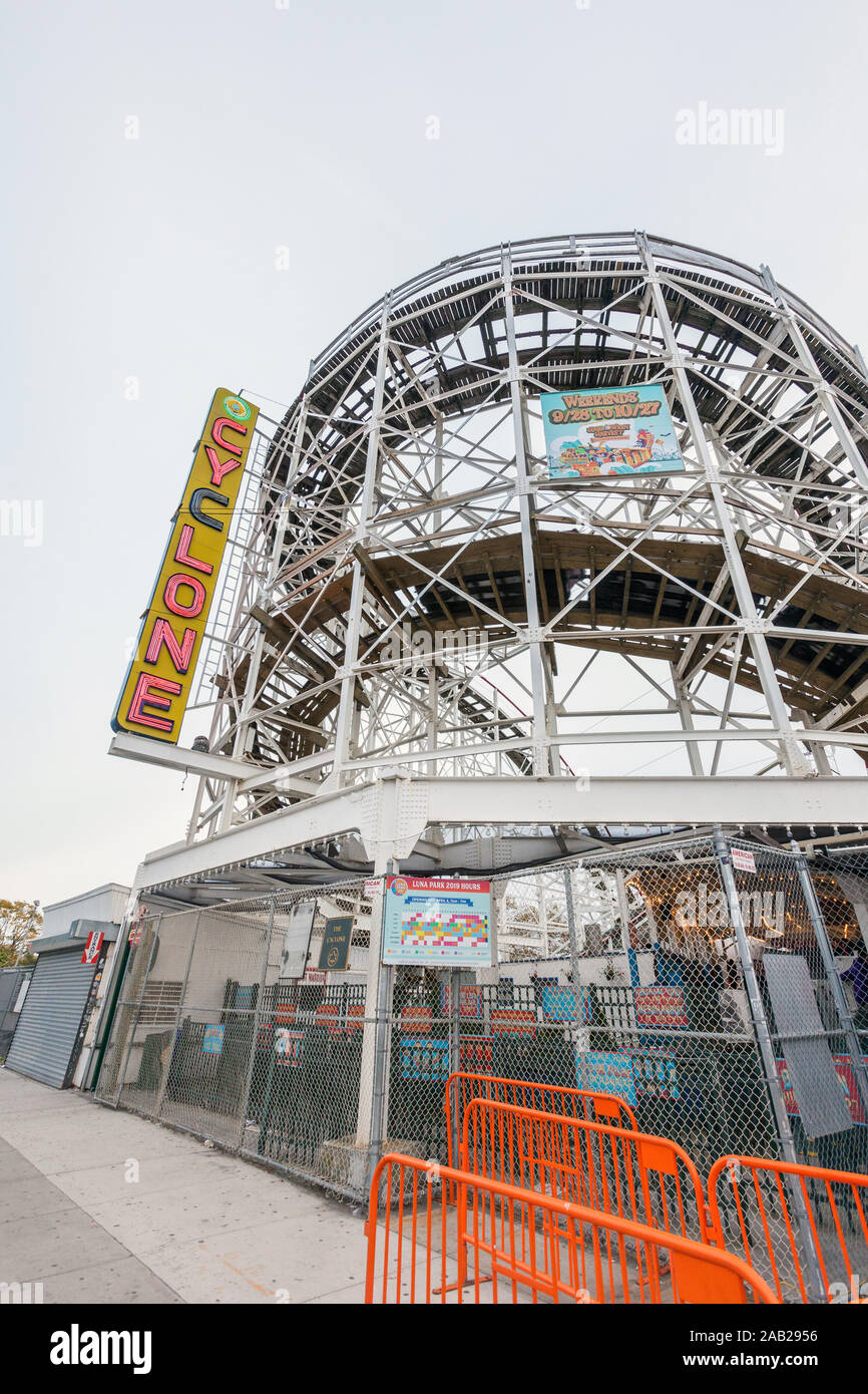 Astroland cyclone funfair coney island hi-res stock photography and ...