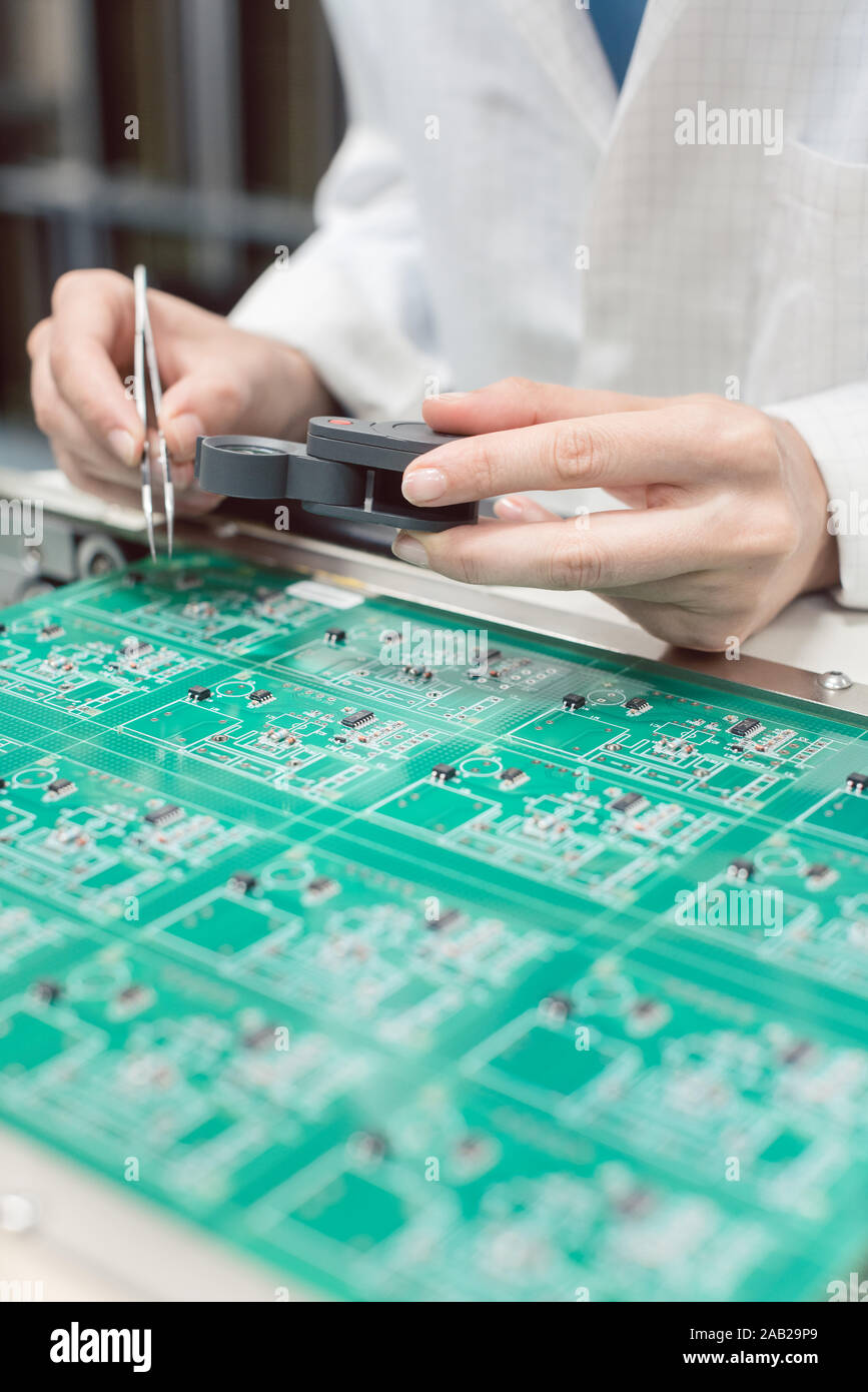 Insertion components hires stock photography and images Alamy