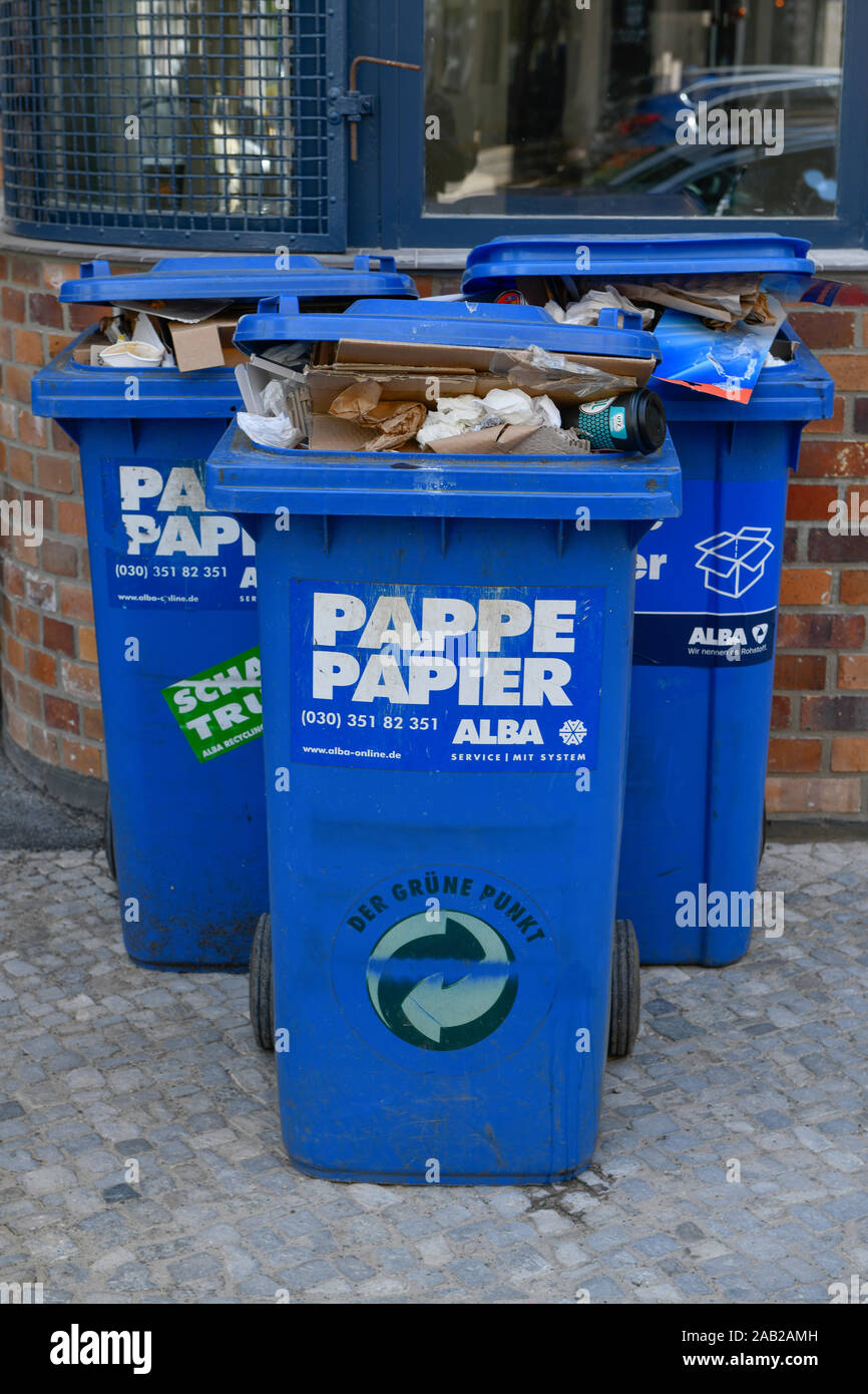 Altpapiertonnen der Fa. Alba Stock Photo