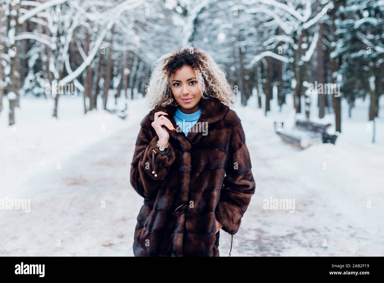 African woman wearing coat fur hi-res stock photography and images - Alamy
