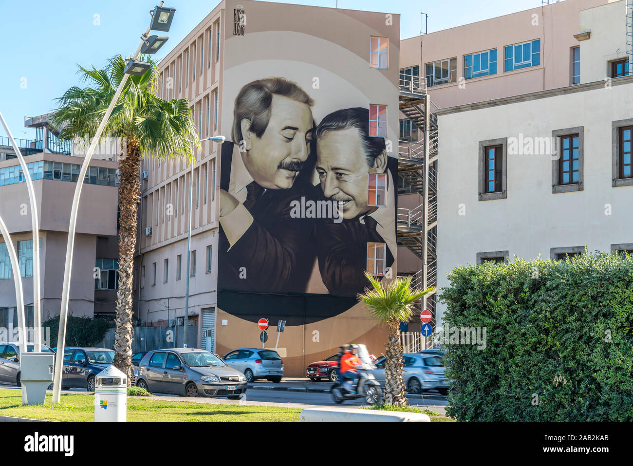 Wandbild mit den beiden Richtern Giovanni Falcone und Paolo Borsellino, Palermo, Sizilien, Italien, Europa  |  mural of Sicilian anti-mafia prosecutor Stock Photo