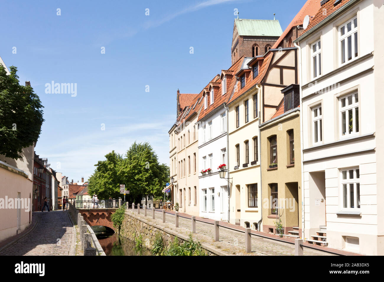 Mühlengrube Brook in der Altstadt von Wismar bei der St.-Nikolai-Kirche |Mill Brook mine in the old town of Wismar on the St. Nicholas Church| Stock Photo