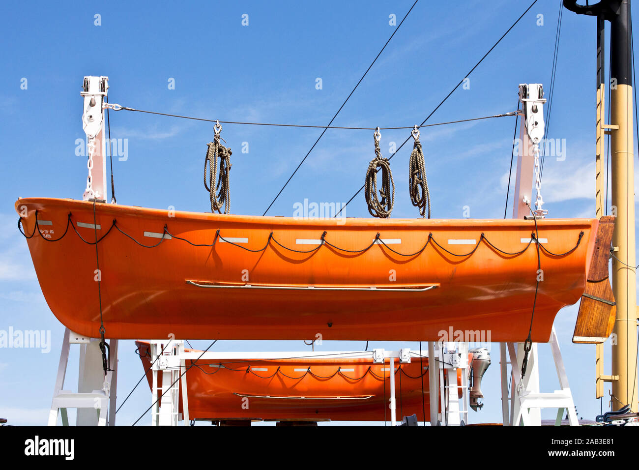 Rettungsboote auf einem Schiff im Hafen |Lifeboats on a ship in the harbor| Stock Photo