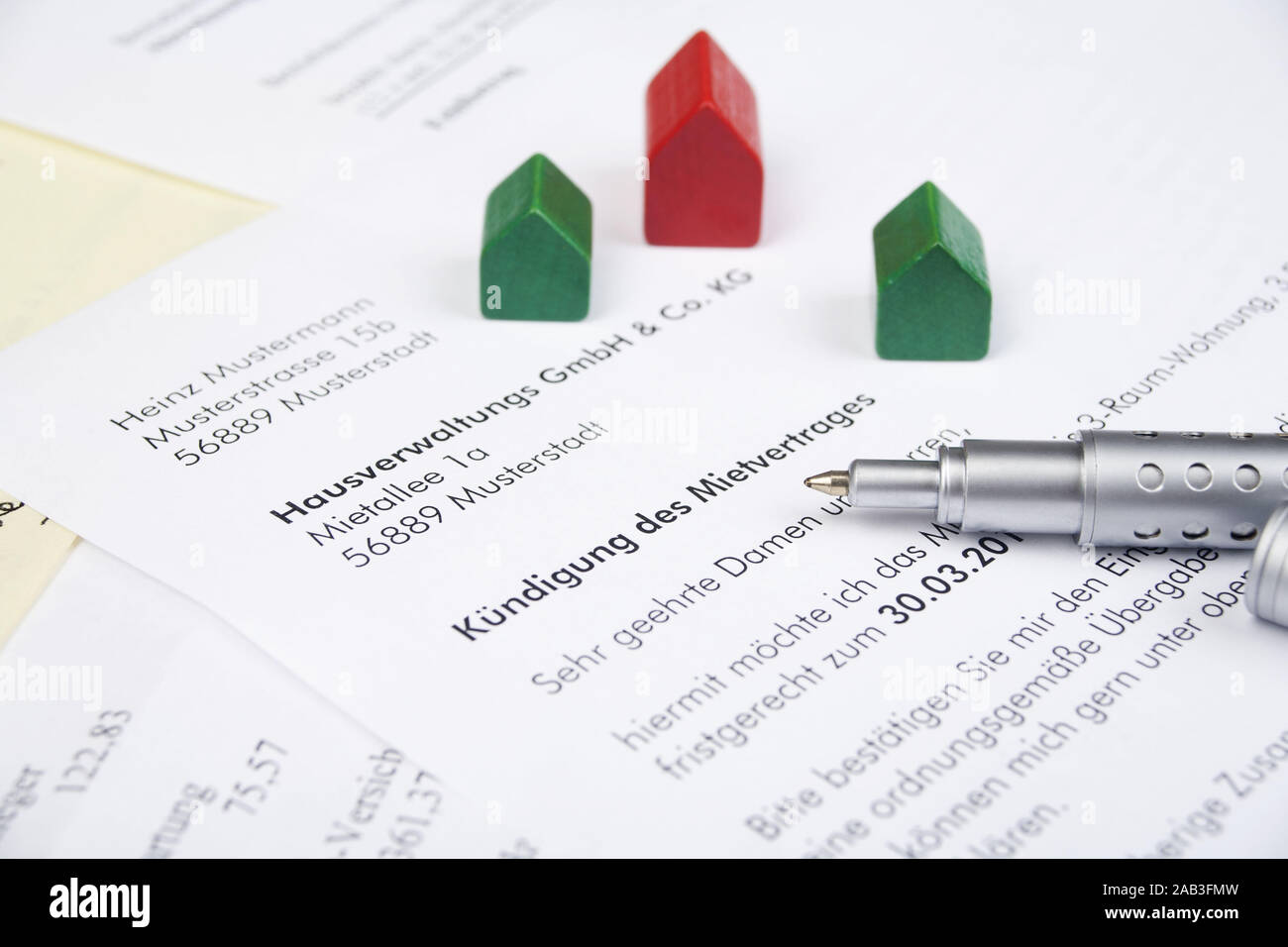 Schriftliche Kuendigung eines Mietvertrages |Written notice of termination of a lease| Stock Photo