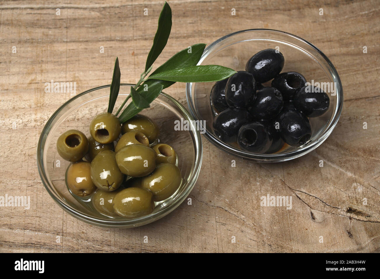Schwarze Oliven High Resolution Stock Photography And Images Alamy