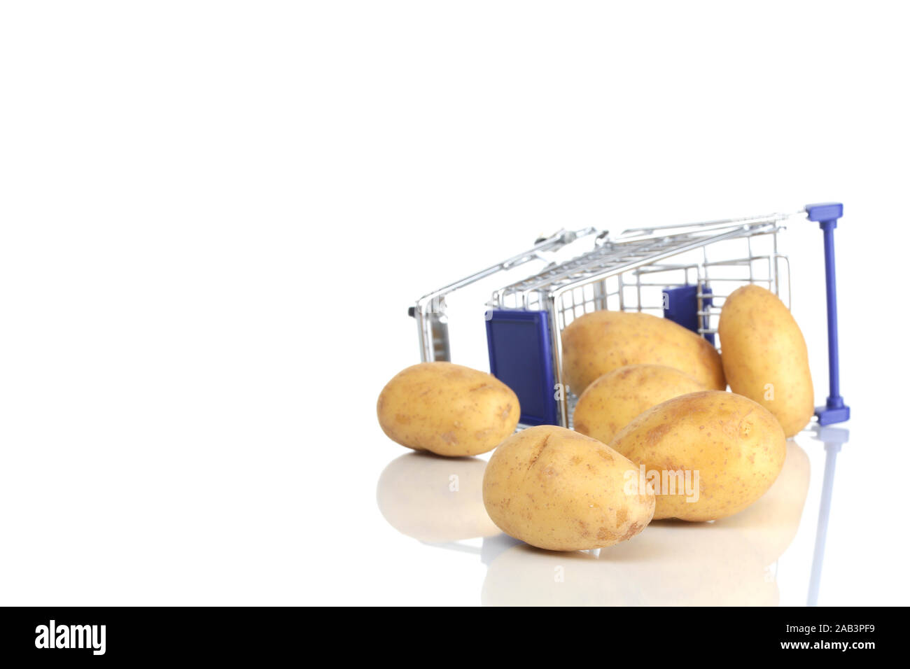 Einkaufswagen und Kartoffel Stock Photo