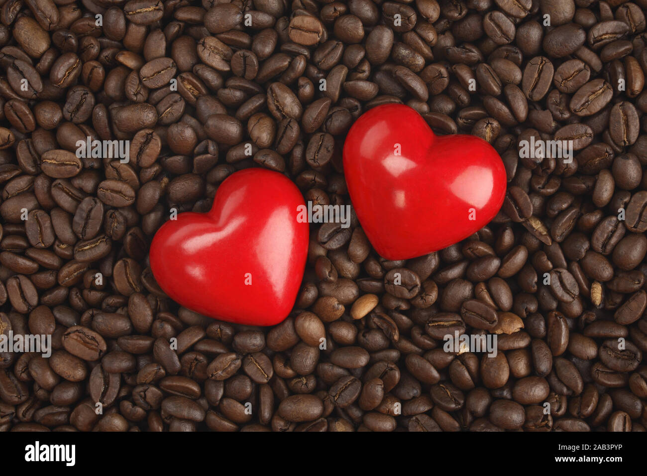 Herzen mit Kaffeebohnen Stock Photo