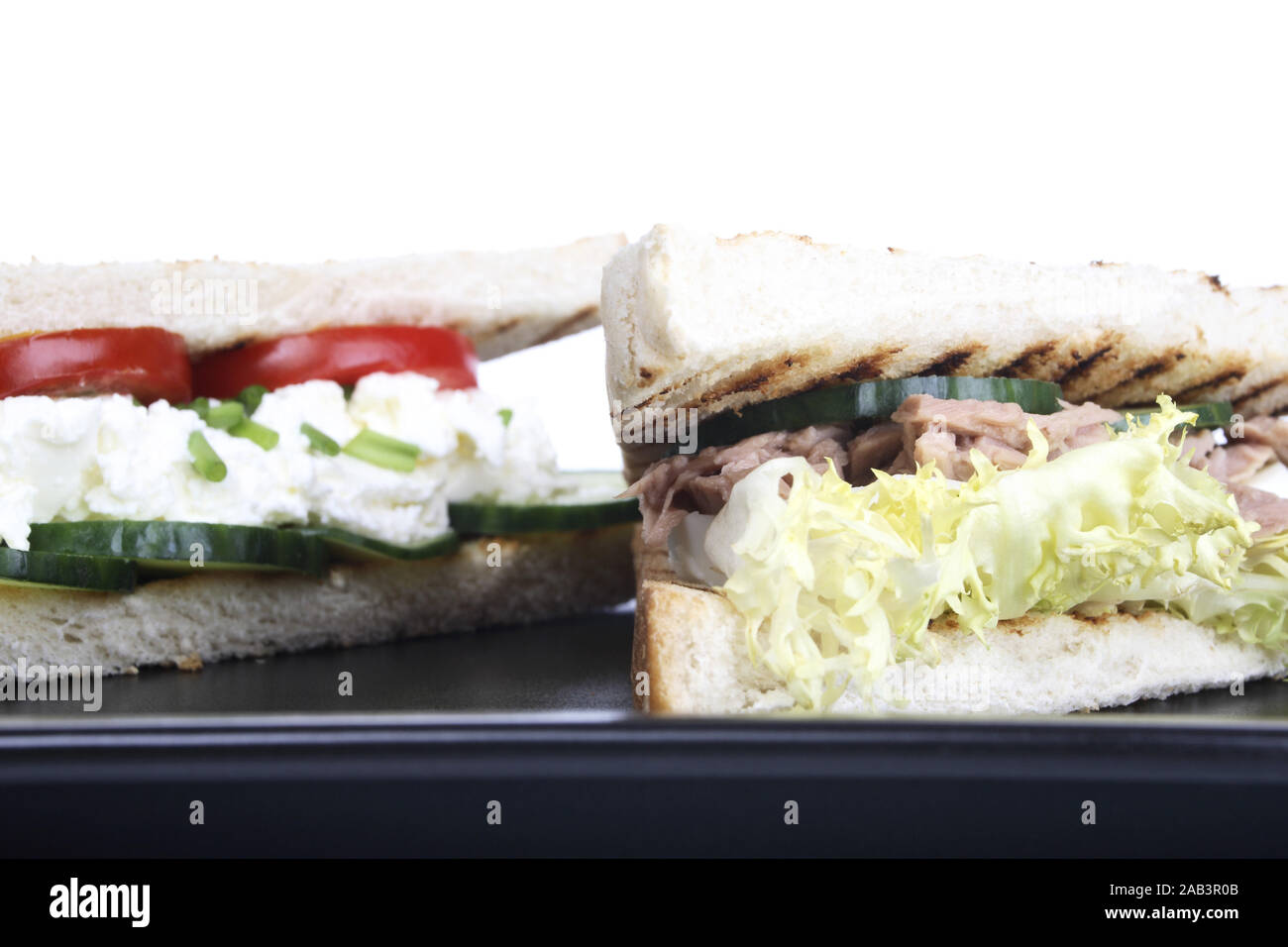 Sandwiches mit Thunfisch und Frischkaese Stock Photo - Alamy