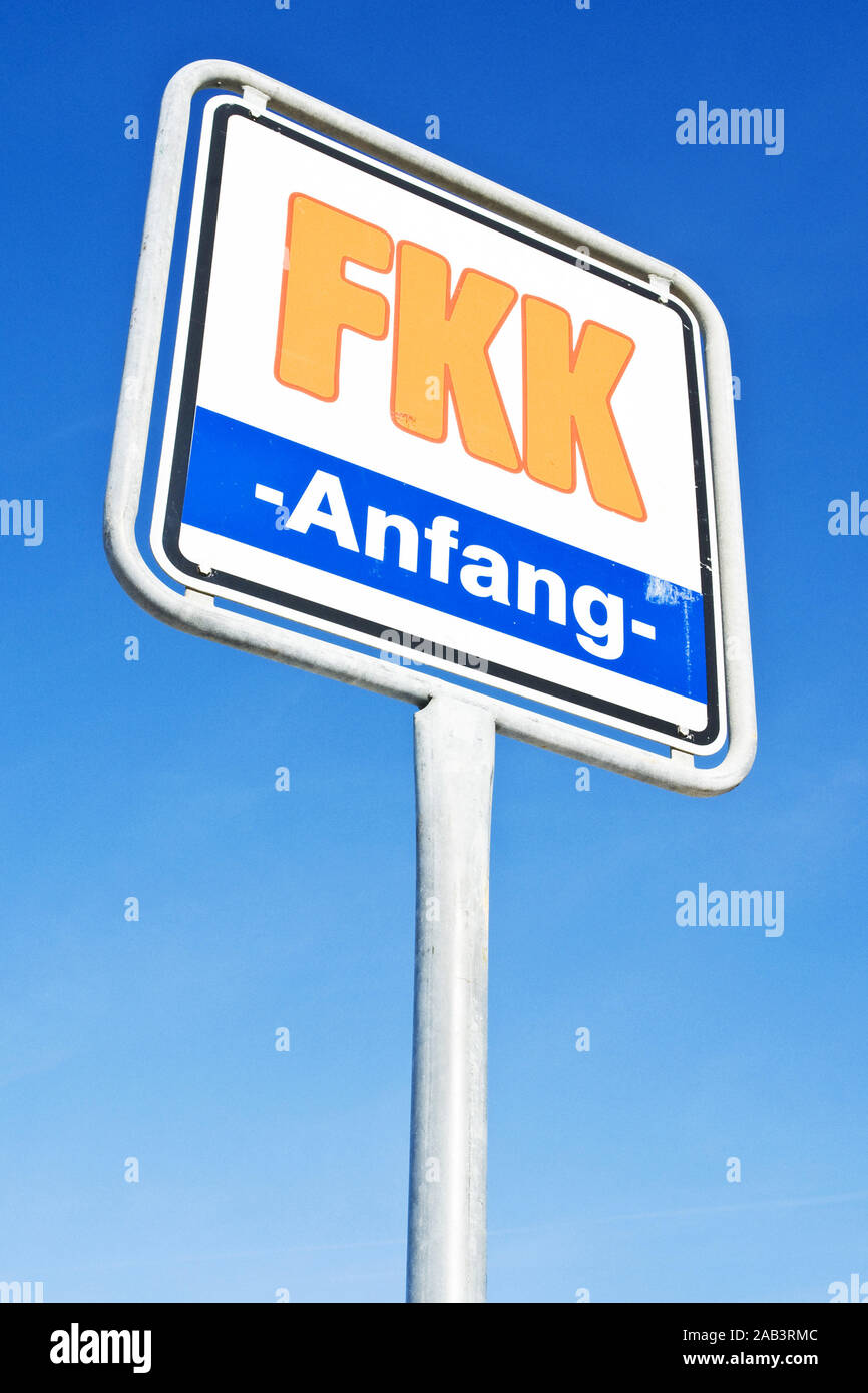 Hinweisschild FKK-Strand Stock Photo