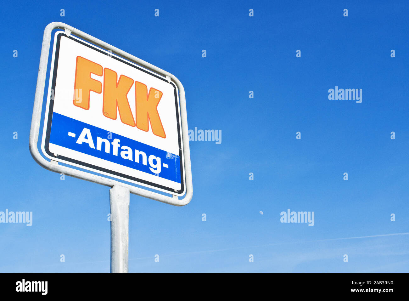 Hinweisschild FKK-Strand Stock Photo