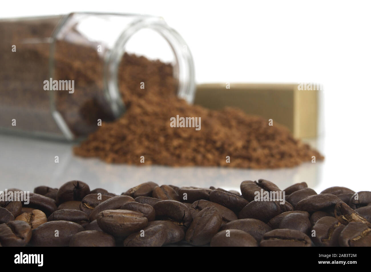 Kaffeebohnen und Instantkaffee Stock Photo