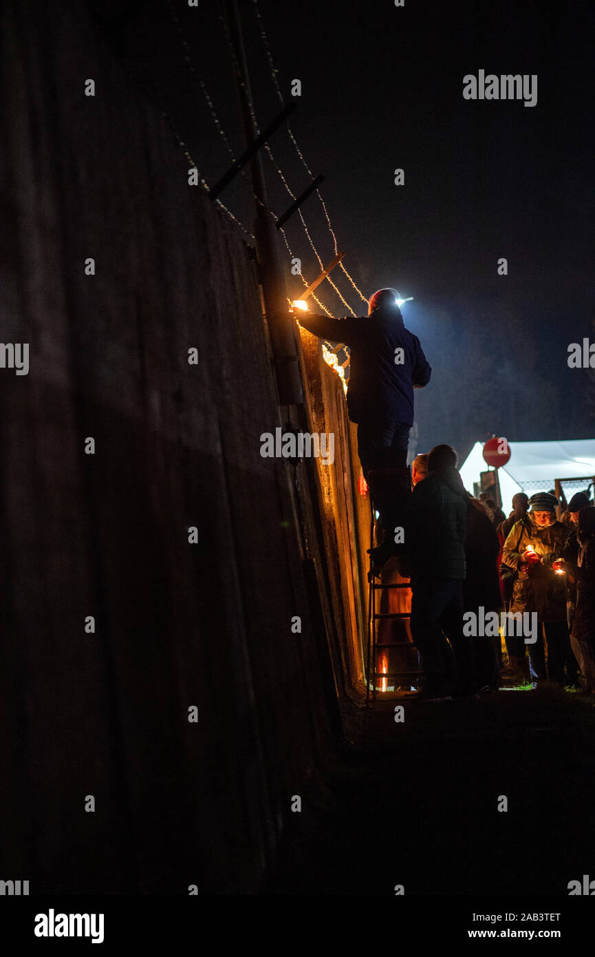 19 November 2019, Saxony-Anhalt, Hötensleben: Citizens place candles on the blind wall of the former border fortification of the inner-German border. In November 1989 Hötenslebener placed candles on the border building. The action was now a reminder of the opening of the border 30 years ago. Photo: Klaus-Dietmar Gabbert/dpa-Zentralbild/ZB Stock Photo