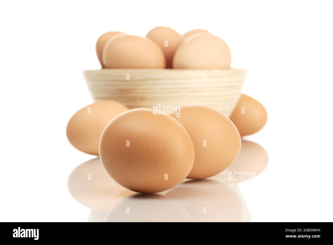 Schüssel mit frischen Eiern |Bowl with fresh eggs| Stock Photo