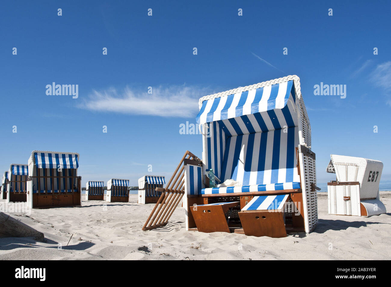 Sonne schutz strand hi-res stock photography and images - Page 2 - Alamy