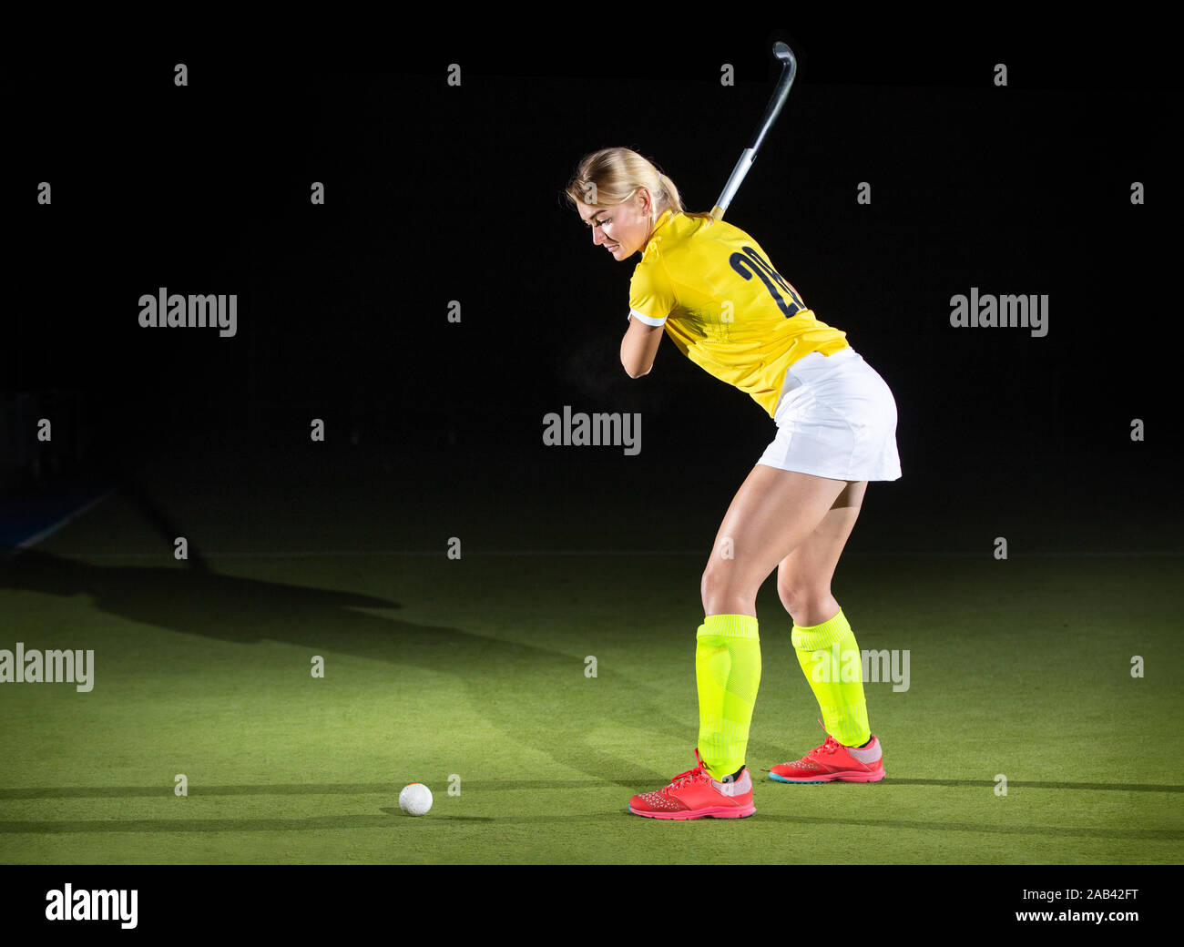Girl playing field hockey hires stock photography and images Alamy