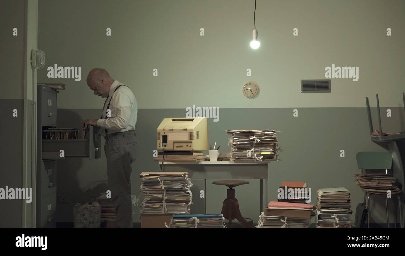 Filing cabinet messy hi-res stock photography and images - Alamy