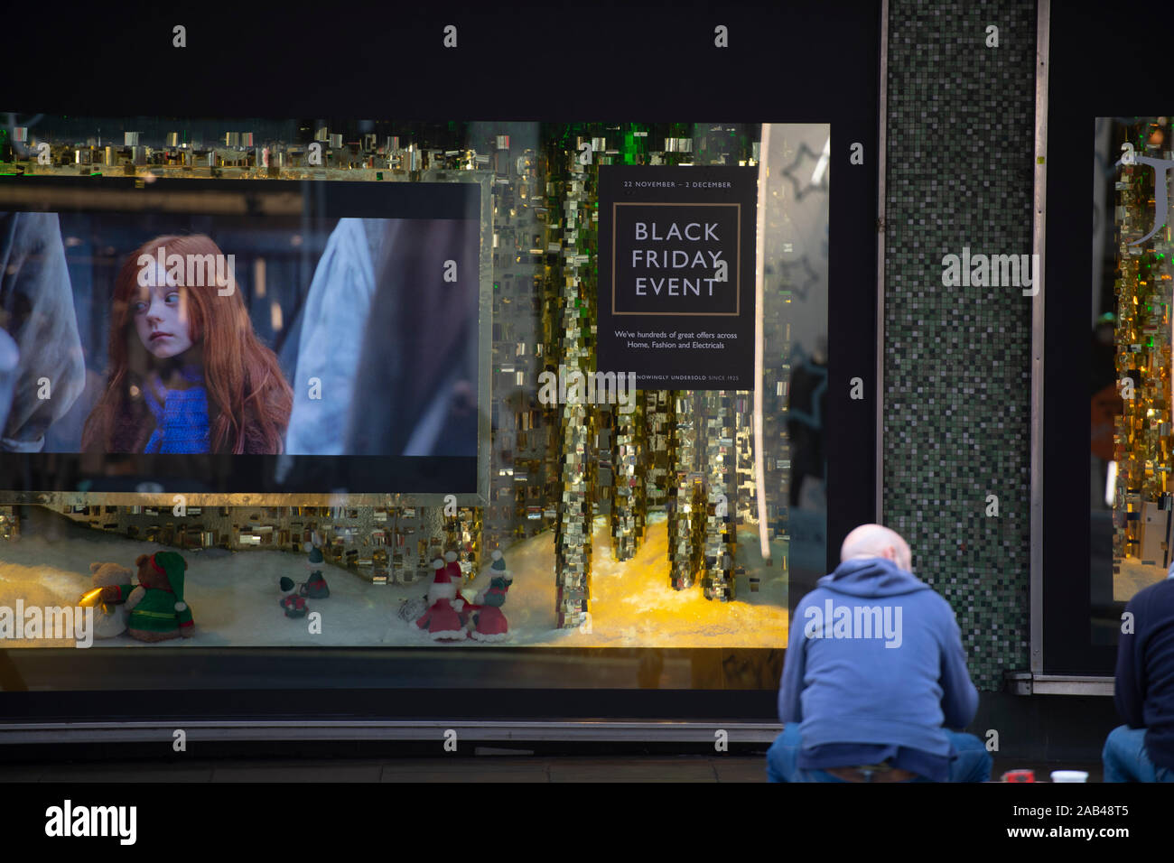 Oxford Street, London, UK. 25th November 2019. Shops in London’s Oxford Street offer a week of Black Friday discounts in the run-up to Christmas. Credit: Malcolm Park/Alamy Live News. Stock Photo