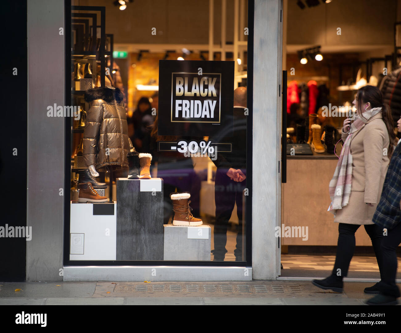 Oxford Street, London, UK. 25th November 2019. Shops in London’s Oxford Street offer a week of Black Friday discounts in the run-up to Christmas. Credit: Malcolm Park/Alamy Live News. Stock Photo