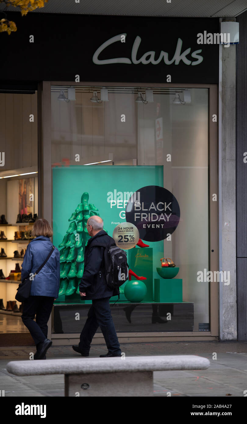 Oxford Street, London, UK. 25th November 2019. Shops in London’s Oxford Street offer a week of Black Friday discounts in the run-up to Christmas. Credit: Malcolm Park/Alamy Live News. Stock Photo