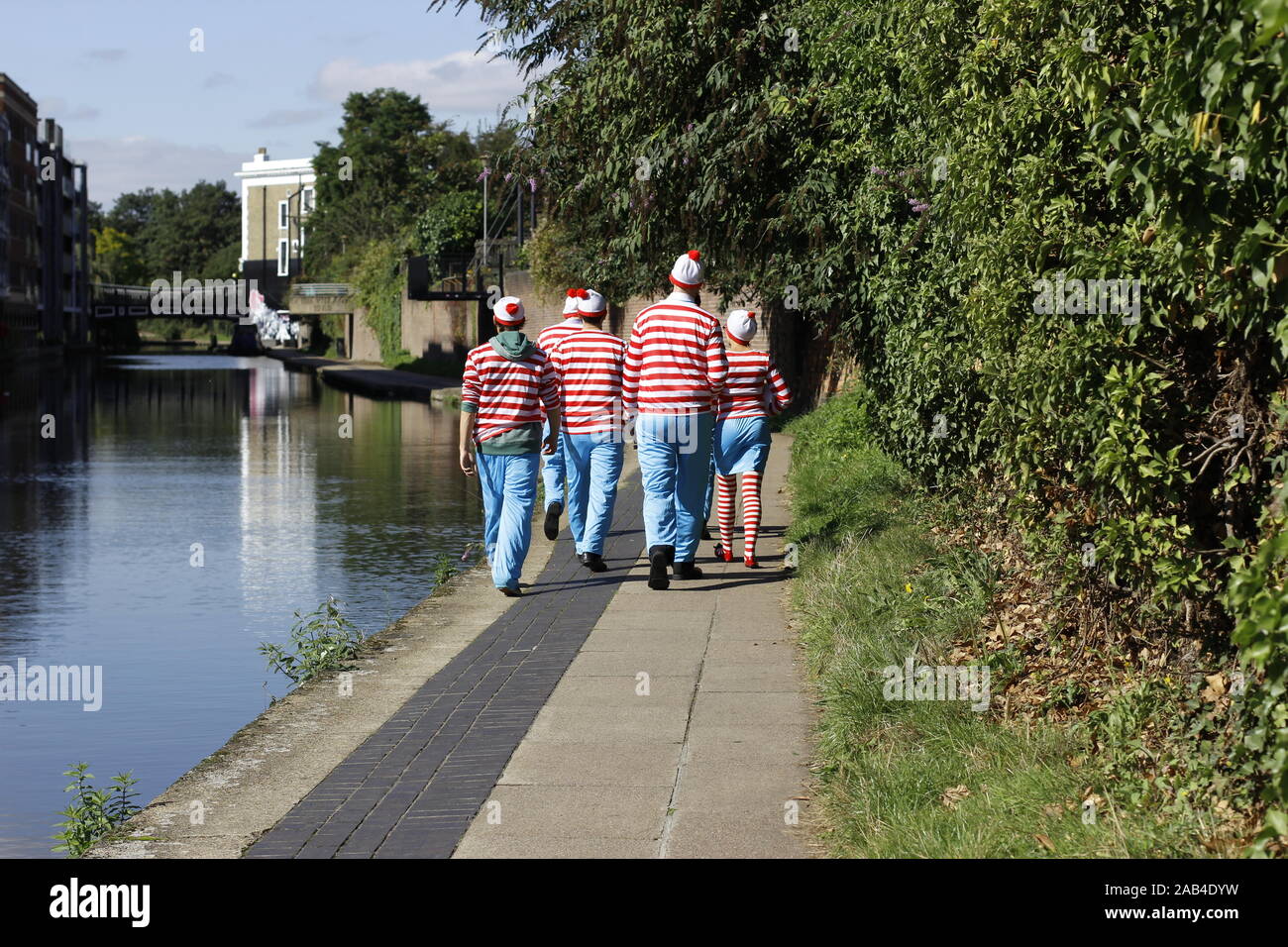 People wearing green hats hi-res stock photography and images - Alamy