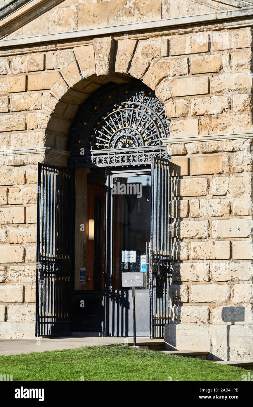 Oxford University Gate Entrance High Resolution Stock Photography and Images Alamy