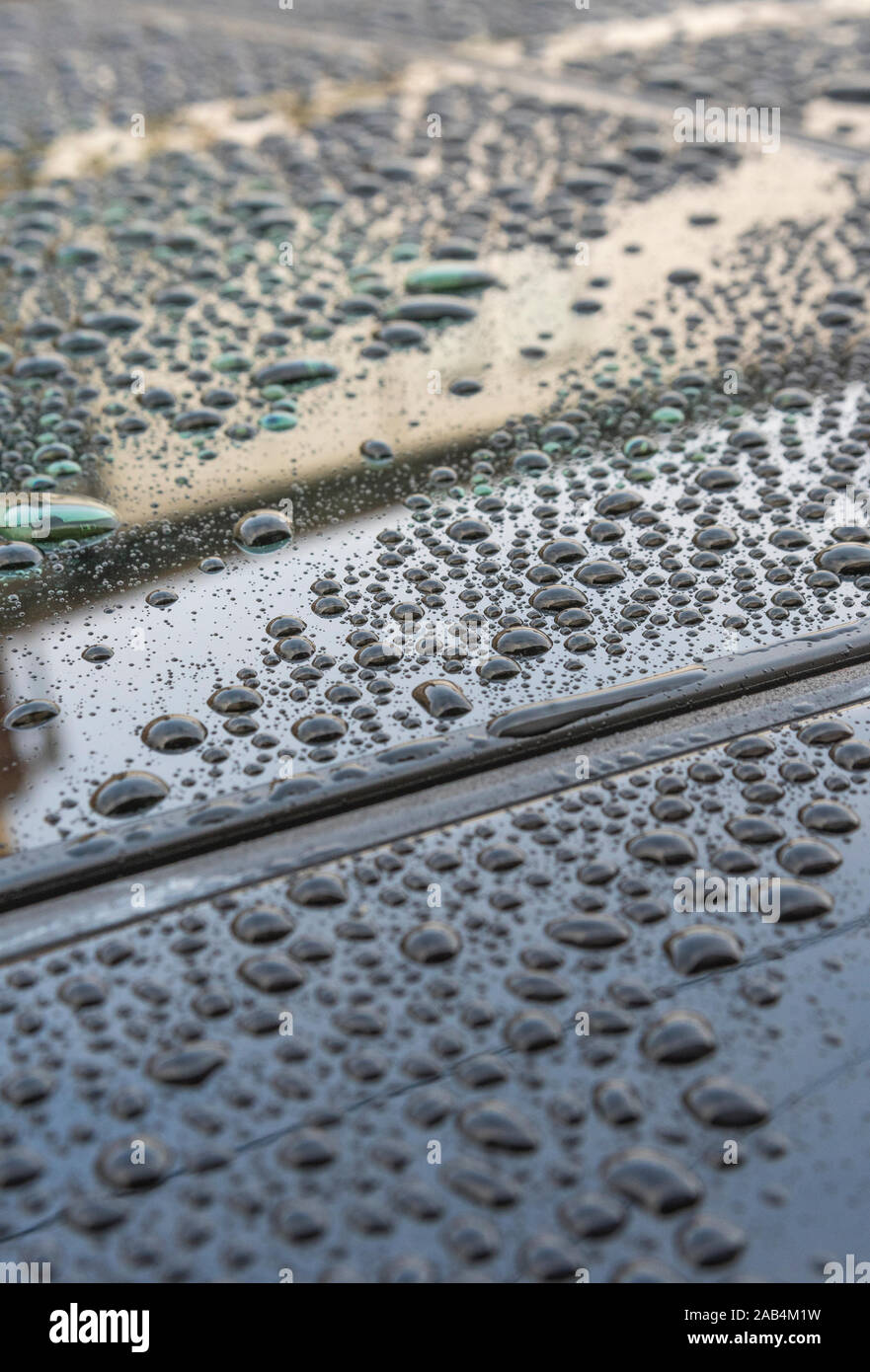 Raindrops on sunroof hires stock photography and images Alamy