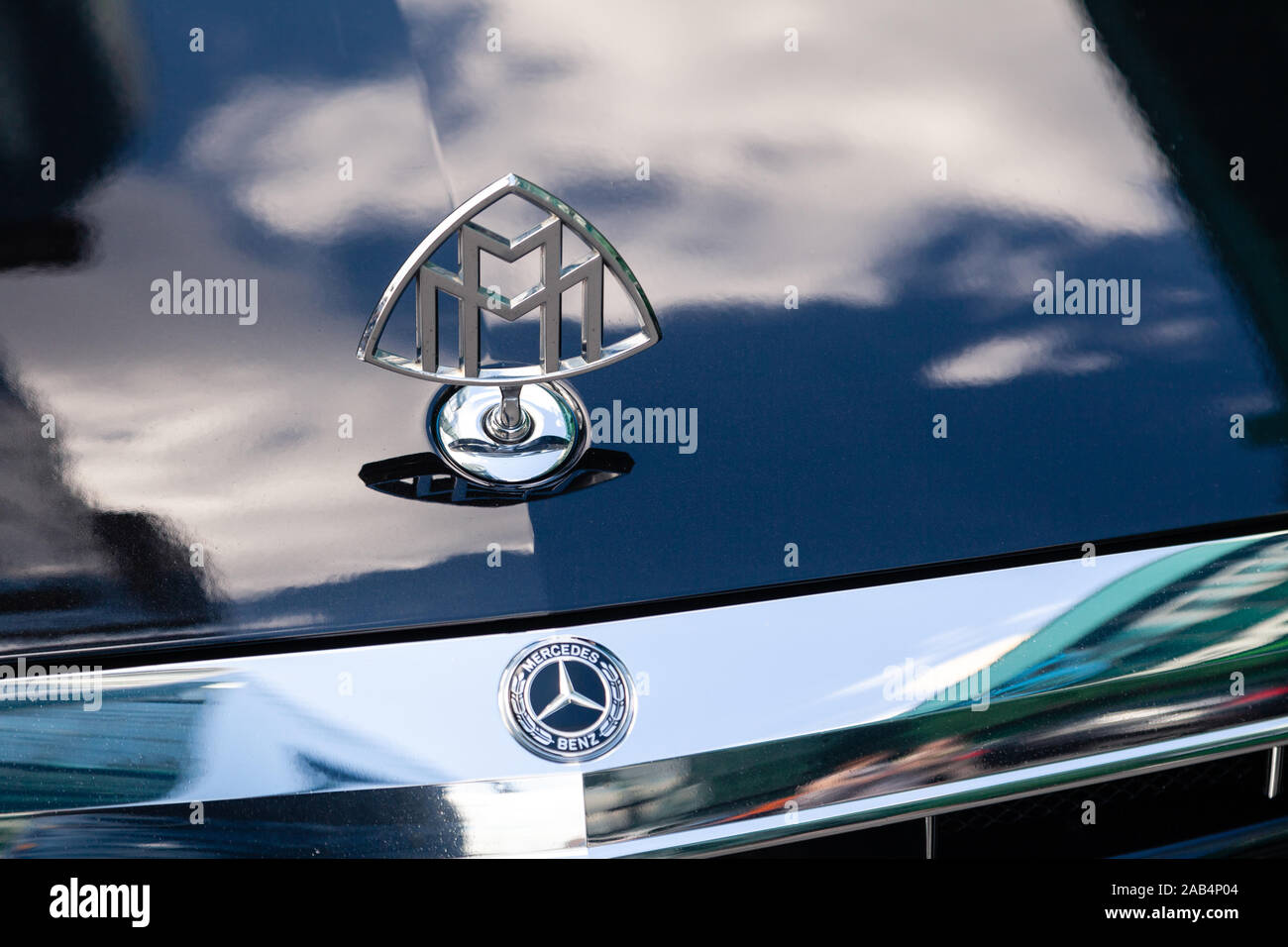 Russia Moscow 2019-06-17 Closeup emblem logo on front of brand Mercedes Maybach S500 dark blue car, sky and city reflection on car bonnet Stock Photo