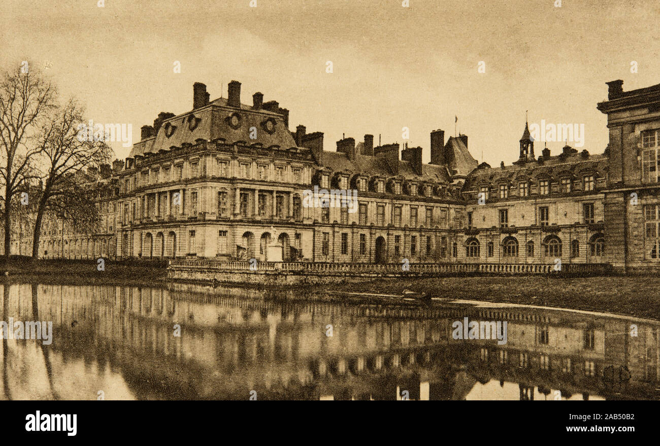 Photography , The palace of Versailles around 1950 , Louis XV pavillon , entrance to the chinese museum and the carps pond Stock Photo