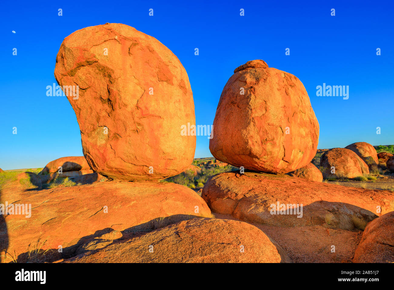 Popular and iconic Devils Marbles: Eggs of mythical Rainbow Serpent at sunset. Karlu Karlu - Devils Marbles is one of Australia's most famous natural Stock Photo
